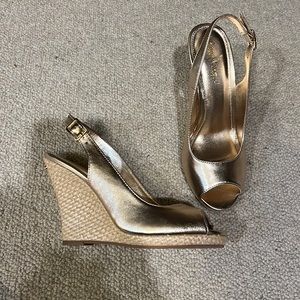 Lilly Pulitzer gold wedge sandals 9 nwot